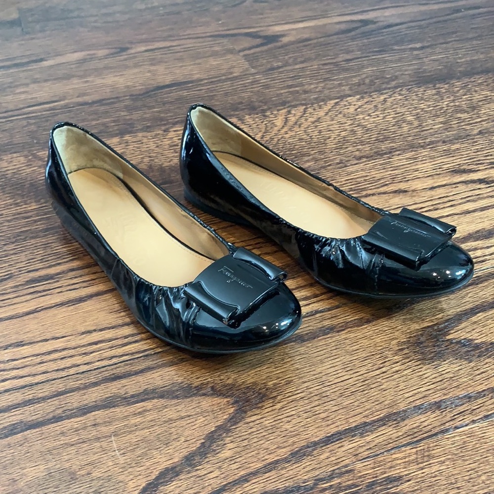 Salvatore Ferragamo Big Girls Flats in Black